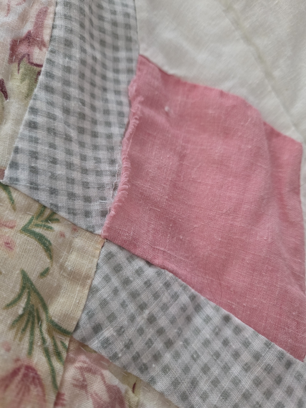 Floral Vintage Q Handmade Quilt Pink Green & Cream, Pastel - Picture 8 of 15